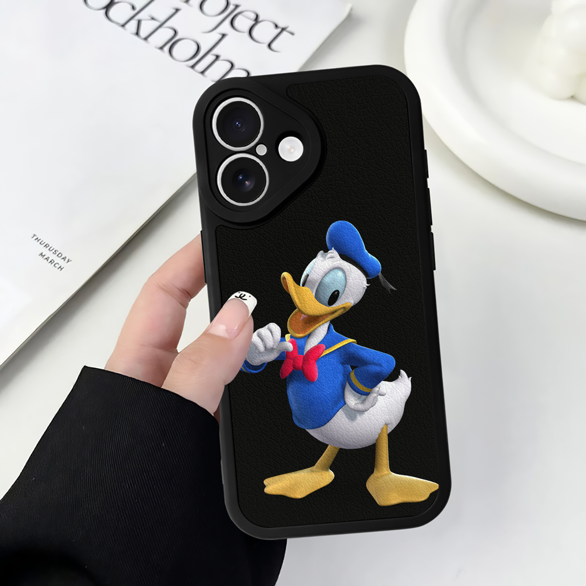 （画像用） ミッキーマウス Mickey Mouse 【iPhone 16シリーズ対応】シリコンスマホケース（レザー調） 材質：シリコン